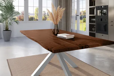 Produktbild von Esstisch Baumkante 180 x 90 cm Akazie nussbaum massiv Spider-Gestell silber KALEA