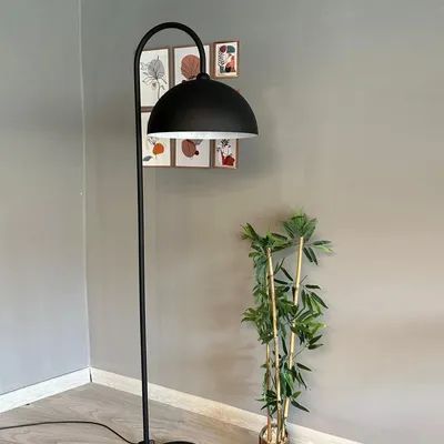 Produktbild von Schwarze Stehlampe Moderne Dekorative Stehlampe aus Metall