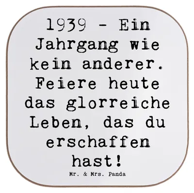 Produktbild von Mr. & Mrs. Panda Tischschoner Spruch 1939 Geburtstag - Weiß - Geschenk, Untersetzer für Gläser, besondere Geschenke, Lebensfreude, gläseruntersetzer, Tee, Happy Birthday