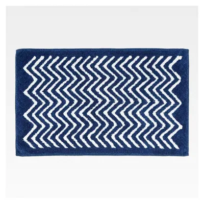Produktbild von Rutschfeste Badematte, waschbarer Badteppich, 100% Baumwolle, Antirutsch Badvorleger mit geometrischem Chevron-Muster, Duschmatte 50 x 80 cm, blau und weiß