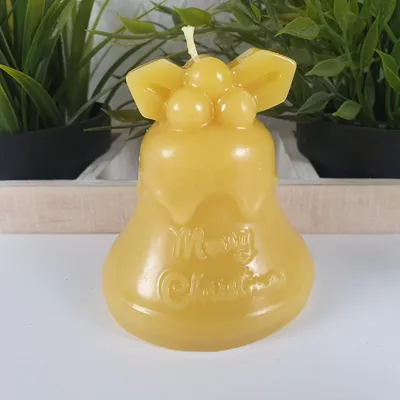 Produktbild von Bienenwachskerze Glocke mit Merry Christmas Schriftzug 8,5 cm Wachsguss ohne Duftzusatz