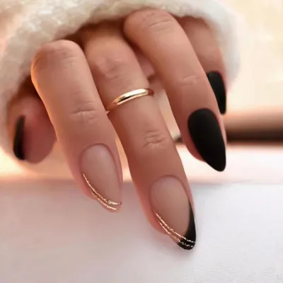 Image de 24 pièces noir mat ongles courts or amande modèle ovale faux ongles