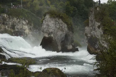 Produktbild von hansepuzzle 35943 - Rheinfall Puzzle, 2000 Teile, Reisen, 90,0 x 60,0cm mit hochwertiger Aufbewahrung, Kartonbox und wiederverschließbarem Beutel