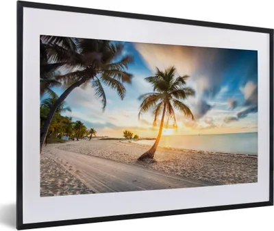 Produktbild von MuchoWow® Gerahmtes Poster Sonnenuntergang - Strand - Palme 60x40 cm - Poster mit Schwarzem Bilderrahmen Wandposter Rahmen Foto Bilder - Schlafzimmer - Plakat in Rahmen - Drucken