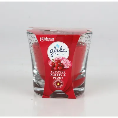 Image de GLADE Bougies parfumées 129g Luscious Cherry & Peony en pot, parfums d'ambiance pour l'intérieur ou comme décoration, arôme frais contre les odeurs pour toutes les pièces