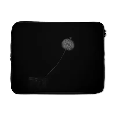 Produktbild von MuchoWow® Laptop Hülle 17 Zoll Laptoptasche Blumen - Löwenzahn - Samen - Schwarz - Weiß - Zipper - Schutzabdeckung