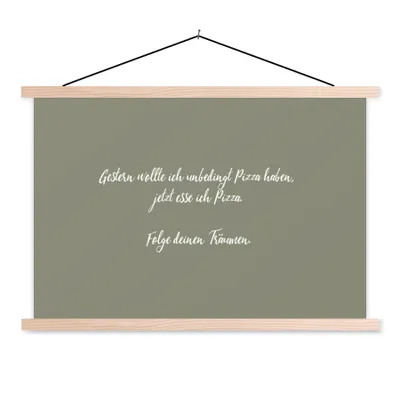 Produktbild von MuchoWow® Textilposter Zitate - Pizzaliebhaber - Gestern wollte ich unbedingt Pizza haben 60x40 cm mit holzfarbenen Rahmen - Bilder