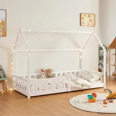 Imagen del producto de Cama infantil Hesel, tipo casita, blanca, de 90 x 200 cm, con barandilla de protección y somier. Cama Montessori, cama para jóvenes, cama de madera