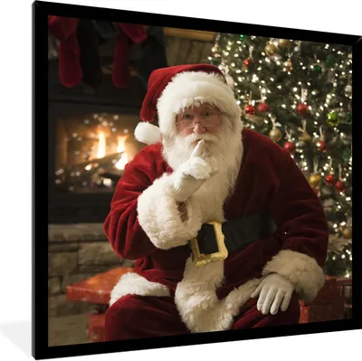 Produktbild von MuchoWow® Gerahmtes Poster Der Weihnachtsmann mit einem bunten Weihnachtsbaum im Hintergrund 40x40 cm - Poster mit Schwarzem Bilderrahmen Wandposter Rahmen Foto Bilder - Mit Rahmen - Wanddekoration Schlafzimmer