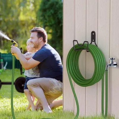 Immagine prodotto di Supporto a parete per tubo da giardino, marca Famanu – robusto supporto in metallo