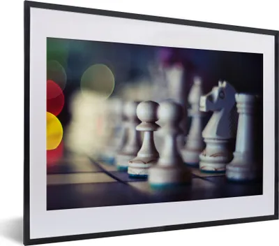 Produktbild von MuchoWow® MuchoWow® Gerahmtes Poster Ein Brett mit Schachfiguren 40x30 cm - Poster mit zchwarzem Bilderrahmen - Bilderrahmen - Poster im Rahmen