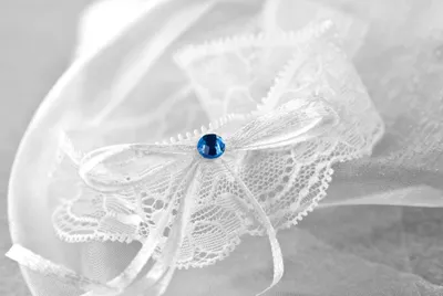 Produktbild von Strumpfband zur Hochzeit mit Schleife & Strassstein Weiß
