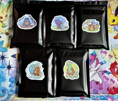 Produktbild von Pokémon Mystery Booster Pack – 25 Karten! 5 Holos & 1 Hit!