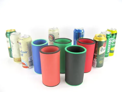 Produktbild von Set mit 5 farbenfrohen, aus Neopren gefertigten Getränkekühlern für Dosen