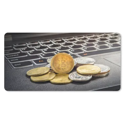 Produktbild von MuchoWow® Schreibtischunterlage Bitcoins auf einem Laptop 80x40 cm - XXL Mauspad - Gaming Mauspad