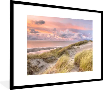 Produktbild von MuchoWow® Gerahmtes Poster Strand - Meer - Düne - Sonnenuntergang 80x60 cm - Poster mit Schwarzem Bilderrahmen Wandposter Rahmen Foto Bilder - Schlafzimmer-Dekorationen - Fotoposter