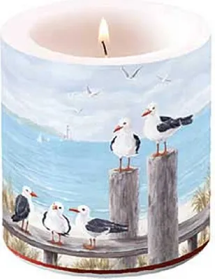Produktbild von Kerze rund klein Seagulls on the Dock - Möwen am Ufer Ø 7,5cm, Höhe 9cm