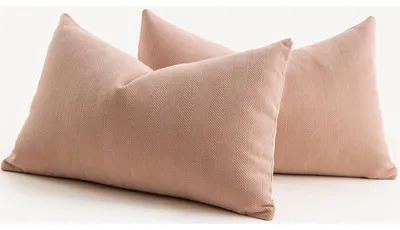 Zdjęcie produktu dla Zestaw dwóch poszewek na poduszki 40x60 cm, kolor różowy, wykonane z miękkiego materiału typu chenille, idealne jako dekoracyjne poduszki
