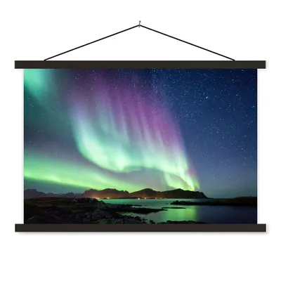 Produktbild von MuchoWow® Textilposter Nordlicht - Grün - Lila - Sternenhimmel - See - Berg 150x100 cm mit schwarzem Rahmen - Schlafzimmer