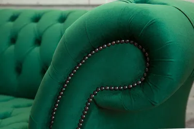 Produktbild von klassische Chesterfield Couch 4 Sitzer Sofa Couch Samt Leder Design big grün neu