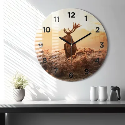 Produktbild von Wallfluent Große Wanduhr – Stilles Quarzuhrwerk - Uhr Dekoration Wohnzimmer Schlafzimmer Küche - Zifferblatt - schwarze Zeiger - 60 cm - Hirsche bei Sonnenaufgang
