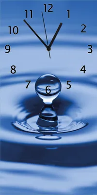 Produktbild von Wallario Design Wanduhr Wassertropfen im blauen Wasser aus Echtglas, Größe 30 x 60 cm