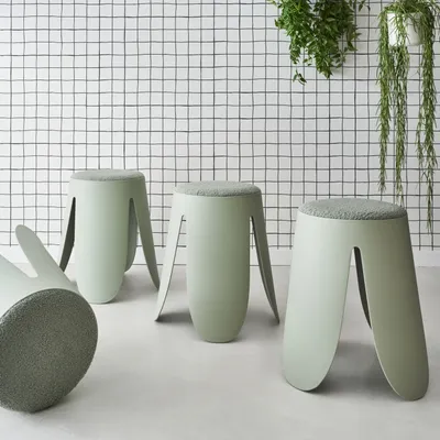 Produktbild von sweeek - 4er Set stapelbare Hocker, strukturierter Bouclébezug - Seladon Grün
