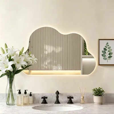Immagine prodotto di Specchio da bagno LED asimmetrico e dal design organico, con illuminazione, antigoccia, interruttore touch, 3 tonalità di luce, specchio da parete HD da 5 mm per il bagno, 60x80 cm