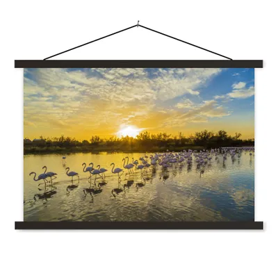 Produktbild von MuchoWow® Textilposter Flamingos in der Camargue bei Sonnenuntergang 90x60 cm mit schwarzem Rahmen - Aufhängungssatz