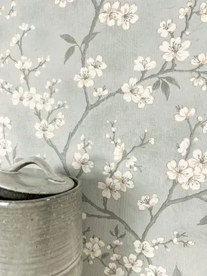 Produktbild von NEWROOM Tapete Grau Vliestapete Kirschblüten - Blumentapete Floral Hellgrau Weiß Äste Zweige Vintage Landhaus Klassisch