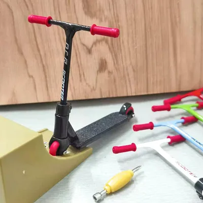 Immagine prodotto di Ensemble de jouets de scooter à doigts Scooter à doigts en alliage SP-7 noir (noir) jeux jouet