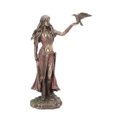 Die Keltische Göttin Morrigan komplexe Figur die oft mit Schicksal, Krieg und Macht assoziiert wird.