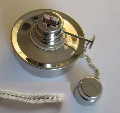 Produktbild von Spirituslampe rostfrei 18/8 Ø 70 mm (auch 65mm lieferbar) – Edelstahl mit verstellbarem Docht & Abdeckung und 1,00 m Flachdocht