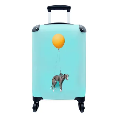 Produktbild von MuchoWow® Koffer Handgepäck Trolley Rollkoffer Kleine Reisekoffer mit 4 Rollen - Hund fliegt mit Luftballon - Cabin Size < 55x40x23 cm & 55x40x20 cm - Fotokoffer - Kabinenkoffer - Boardgepäck - Reise-Box - Reisekoffer - Reisegepäck - Koffer mit Bild - Trolley für Kinder