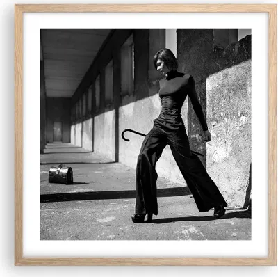 Produktbild von Gerahmtes Poster - Rahmen in heller Eiche - Fotografie Mode Frau - 50x50 cm - Wand Bild - Wanddeko - Wandbilder - Wandposter - Bilderrahmen - Bilder - Kunstdruck - Wandbild - P2NAC50x50-4360