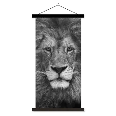Produktbild von MuchoWow® Textilposter Löwe - Schwarz - Porträt 90x180 cm mit schwarzem Rahmen - Dekoration Wohnzimmer