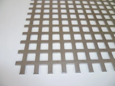 Produktbild von B&T Metall Edelstahl V2A Lochblech Zuschnitt, blank gewalzt | 1,5mm stark | Quadratlochung 10x10mm gerade QG 10-15 | Größe 10 x 30 cm (100 x 300 mm)