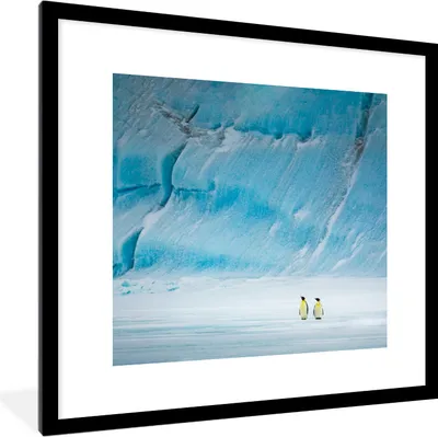 Produktbild von MuchoWow® MuchoWow® Gerahmtes Poster Zwei Kaiserpinguine vor einem Eisberg 40x40 cm - Poster mit zchwarzem Bilderrahmen - Poster - Plakat im Rahmen