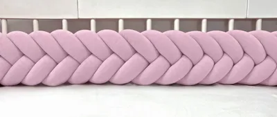 Produktbild von Bettschlange 400 cm Hellrosa – geflochtene Bettumrandung fürs Babybett, Velours, Modell MAXIBRAID | Letino