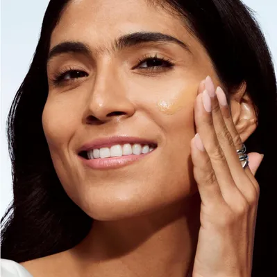 Obrázok produktu pre Clinique Even Better Clinical Vitamin Makeup SPF 50, Flakón s pumpičkou, Tekuté, Zmiešaná pleť, Suchá koža, Normálna pleť, Mastná pleť, Citlivá pokožka, Zjasnenie, Hydratačné, Ochrana, Vyhladenie, Svetlá, Stredná, Cool