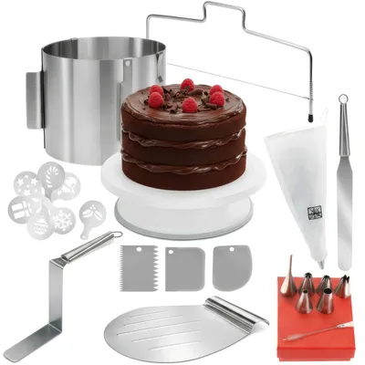 Produktbild von Lindenstein Torten-Zubehör-Set mit verstellbarem hohem Tortenring, Tortenheber, Tortenschneider, Streichpalette, Winkelpalette, drehbarer Tortenplatte, Teigschaber, Spritzbeutel, Spritztüllen-Set und Torten-Schablonen