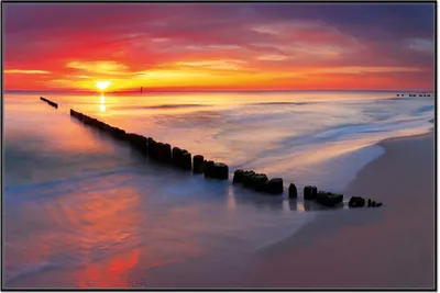 Produktbild von Wallario Wandbild Farbenspiel im Himmel - Sonnenuntergang am Strand, Größe: 61 x 91,50 cm, Poster mit schwarzem Aluminiumrahmen