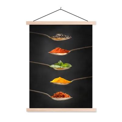 Produktbild von MuchoWow® Textilposter Kräuter - Löffel - Gewürze - Schwarz - Italienisch 60x80 cm mit holzfarbenen Rahmen - Wandbild