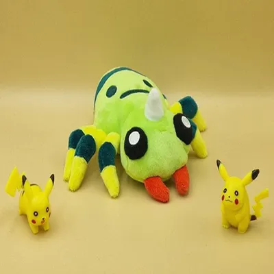 Produktbild von Pokemon Webarak Kuscheltier - 17 cm Plüschtier Spinarak