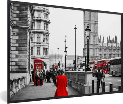 Produktbild von MuchoWow® Gerahmtes Poster Schwarz-Weiß-Foto einer Frau in einem roten Kleid 90x60 cm - Poster mit Schwarzem Bilderrahmen Wandposter Rahmen Foto Bilder - Fotorahmen - Foto-Plakat
