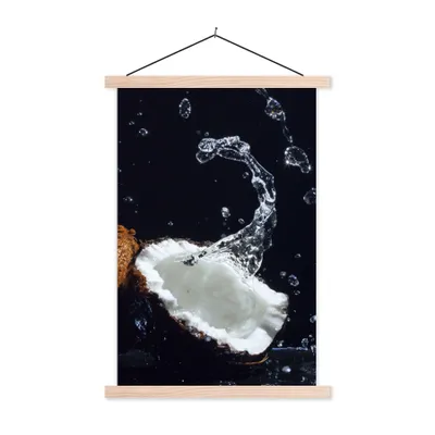 Produktbild von MuchoWow® Textilposter Kokosnuss - Stillleben - Wasser - Schwarz - Frucht 60x90 cm mit holzfarbenen Rahmen - Textil