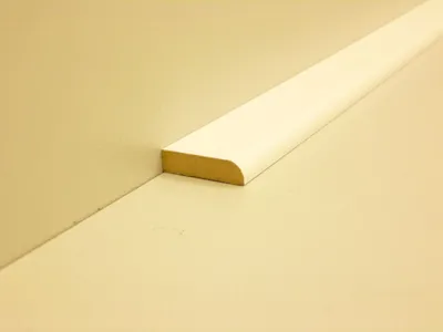 Produktbild von B.S. Bauprogramm Decksockelleiste 250 cm 25 x 6 mm Blütenweiß