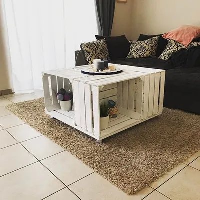 Produktbild von 1x Fernsehtisch weiß, aus 4 Kisten, auf Rollen / 81x81x44 cm / Couchtisch mit platz für Bücher, Deko