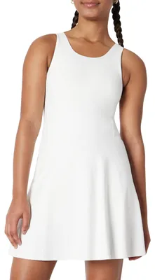 Imagen del producto de A. Vestido de tenis Active FormFlex para niñas, de la marca Essentials, confeccionado en un tejido suave como la mantequilla