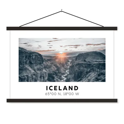 Produktbild von MuchoWow® Textilposter Island - Fluss - Berge 120x80 cm mit schwarzem Rahmen - Wanddeko